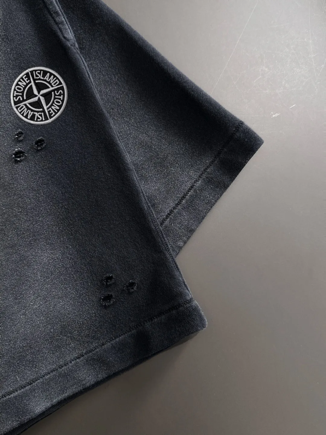 🅿️330 Next day shipping High-end goods Stone Island 2025 spring and summer new elastic band casual heavy-duty color-washed shorts, batik tripe sweat-absorbent and breathable, counter-customized fabrics with high breathability and comfort, impeccable details, brand element design concept, reflecting high quality. It feels delicate and soft! It presents a casual cut and the upper body shape is great! Size: S-XL
